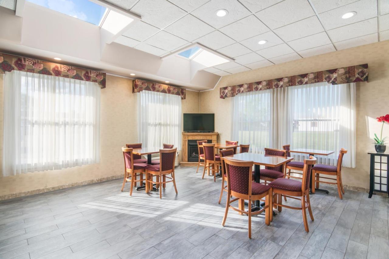 Rodeway Inn Weedsport Exteriör bild