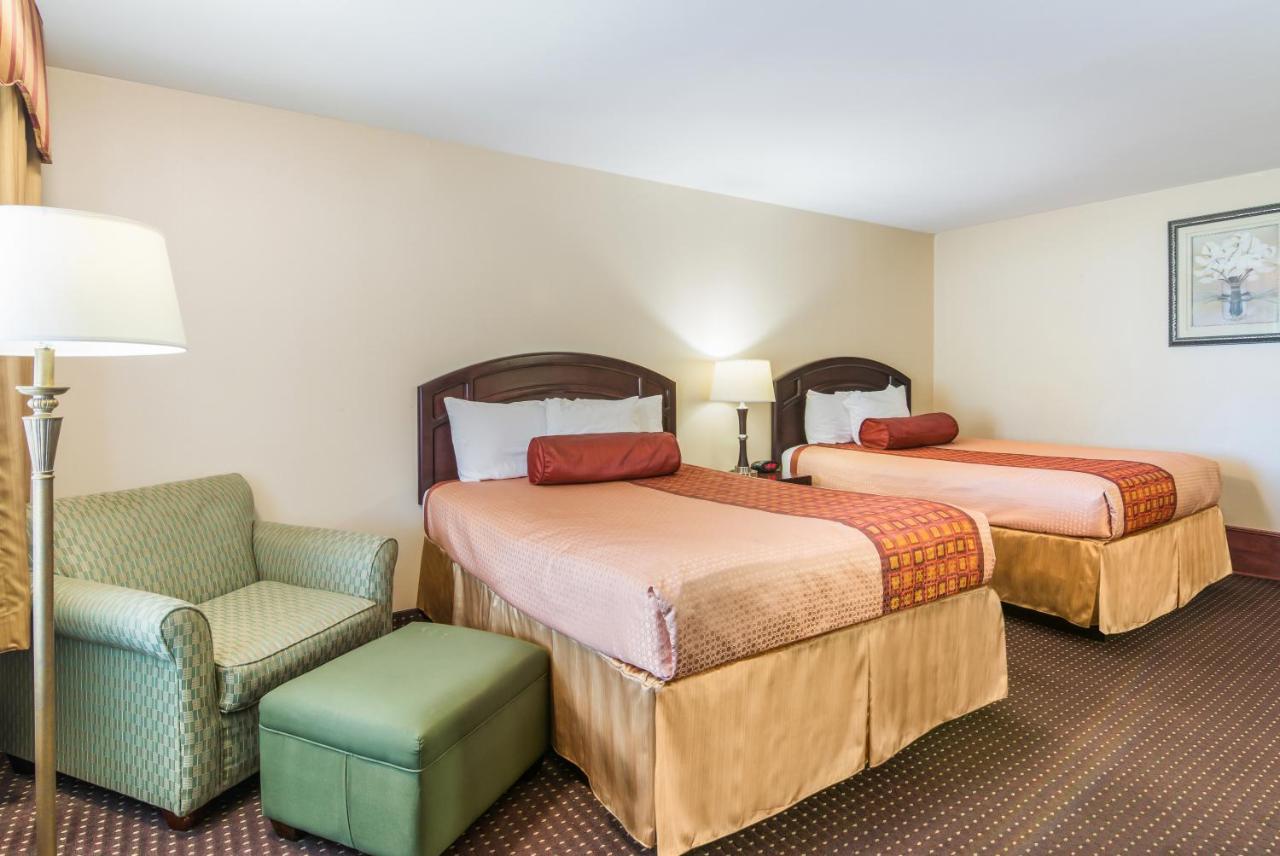 Rodeway Inn Weedsport Exteriör bild