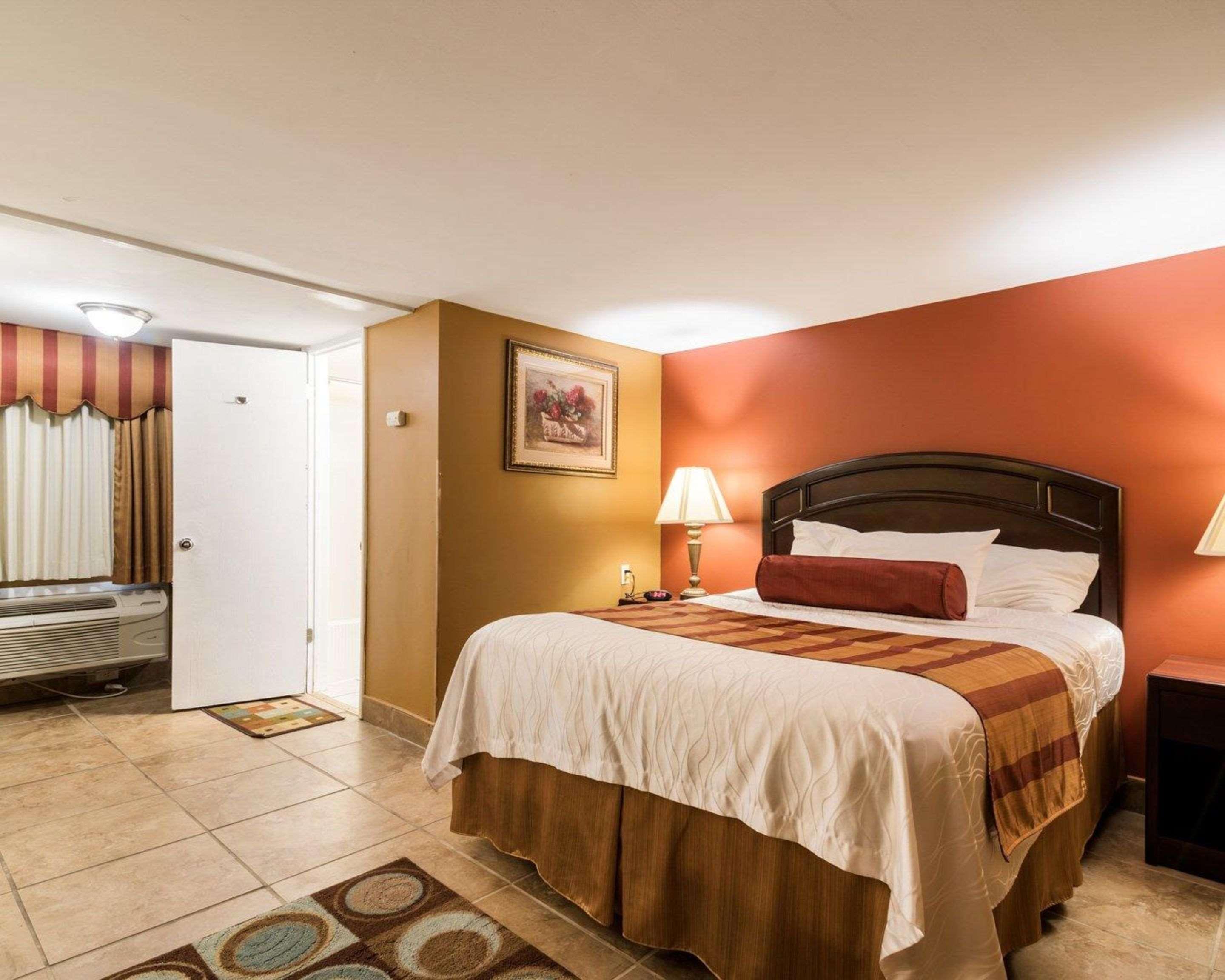 Rodeway Inn Weedsport Exteriör bild