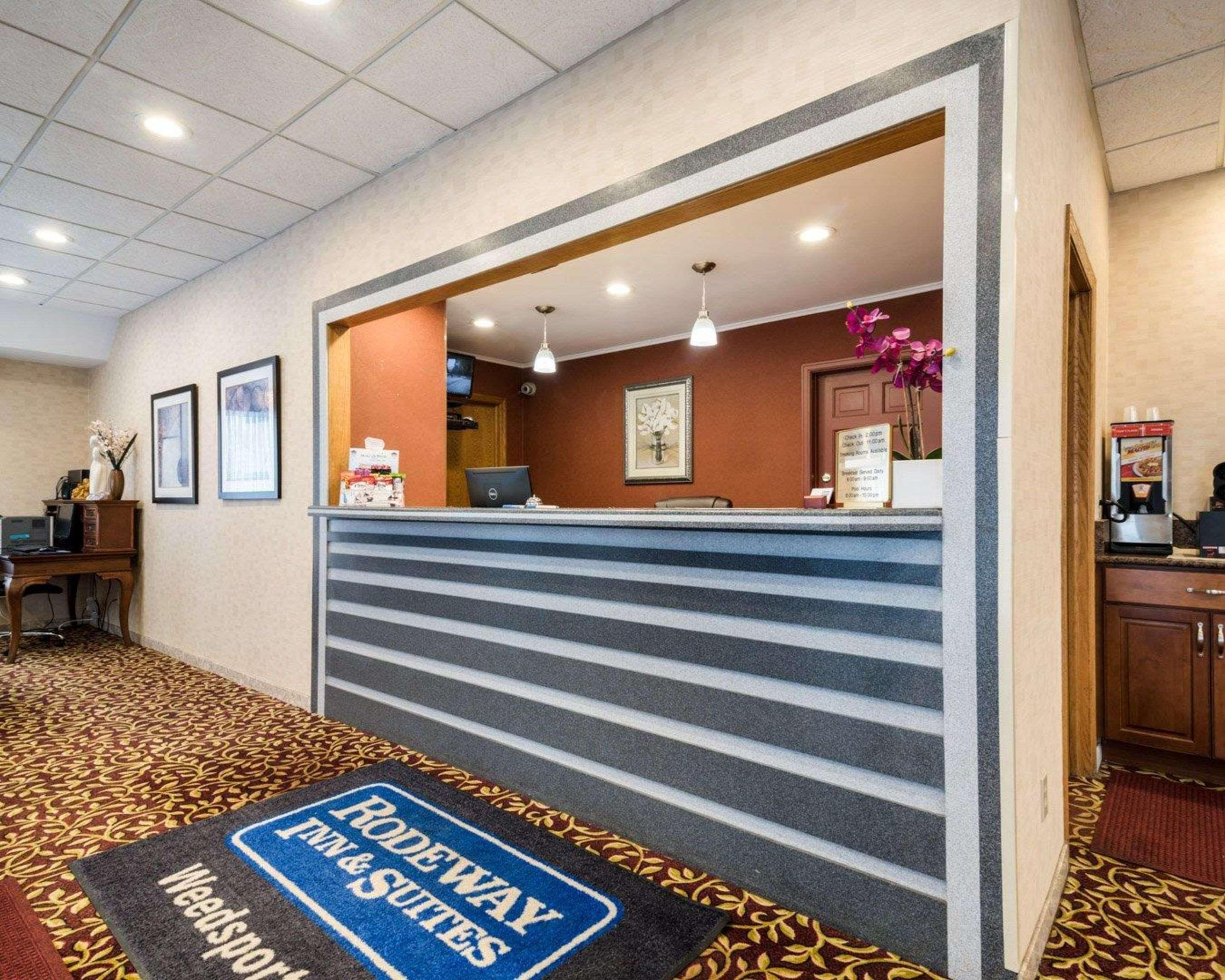 Rodeway Inn Weedsport Exteriör bild