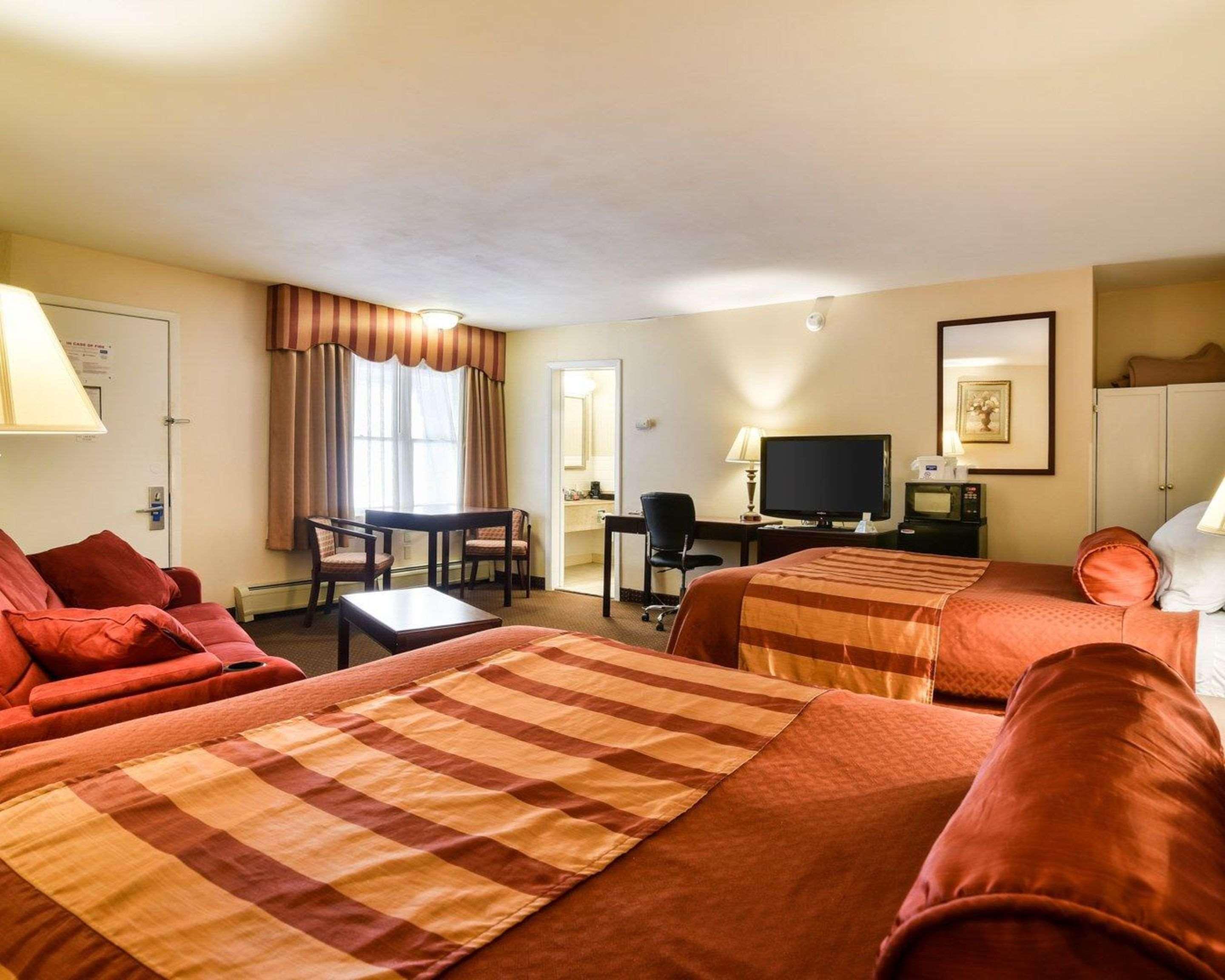 Rodeway Inn Weedsport Exteriör bild