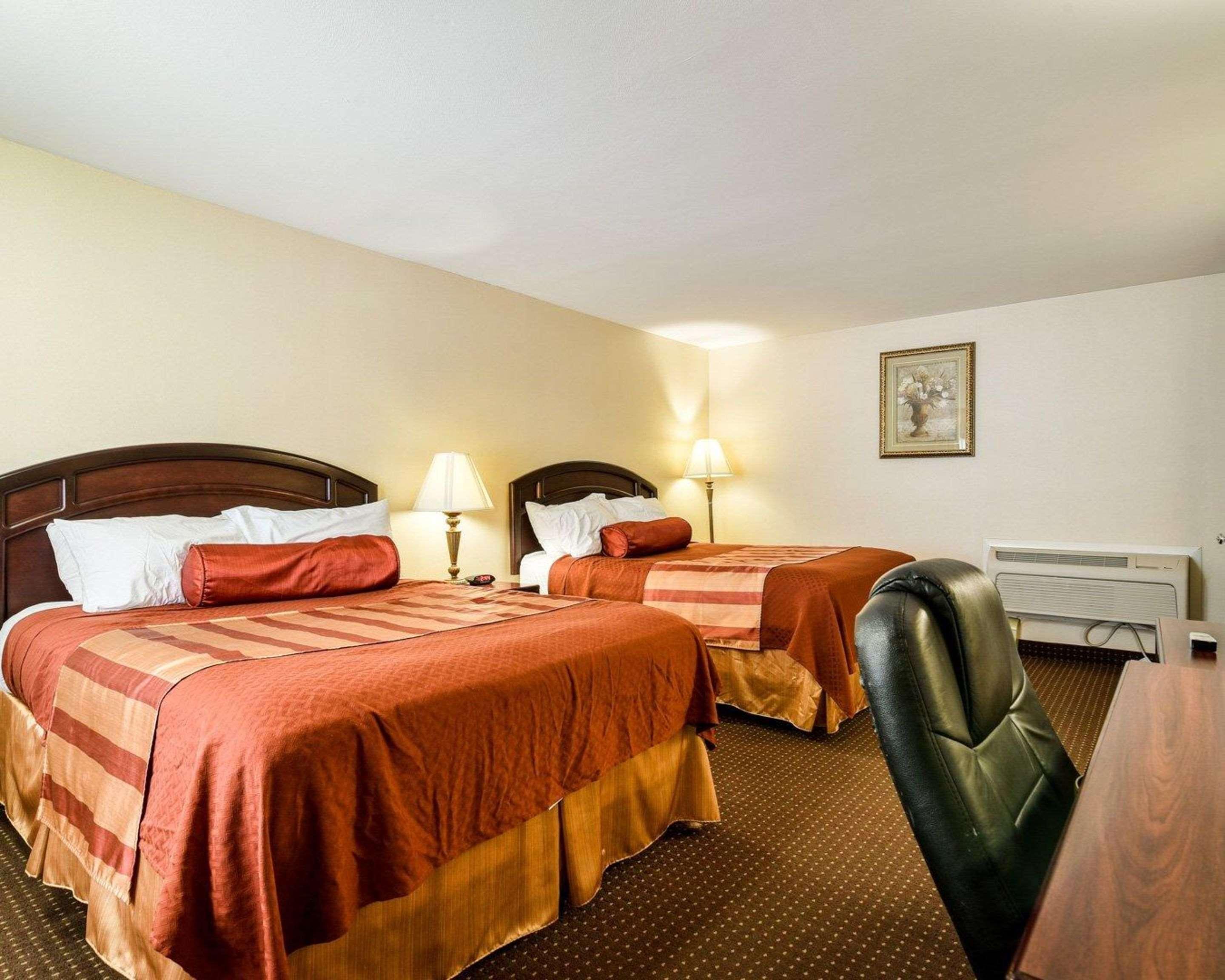 Rodeway Inn Weedsport Exteriör bild